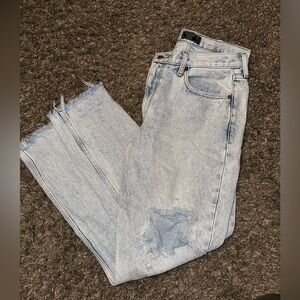Abercrombie & Fitch High Rise Mom Jean
